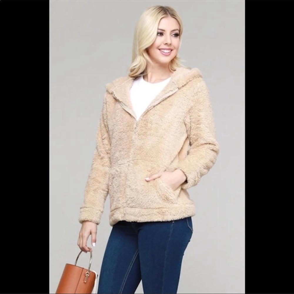 ๐ Soft Teddy Hooded Jacket - Picture 1 of 3